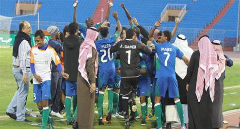 الانضباط تقرر وقف عنزي «الشعلة» لمباراة واحدة